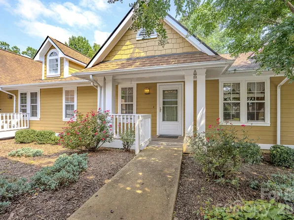 902 Woodlea Ct, Asheville, NC 28806