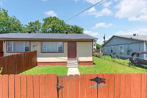 905 Parmer Ave Photo 1