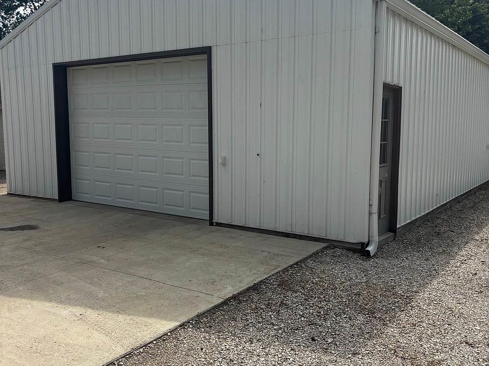 2nd image of 102 Iowa St