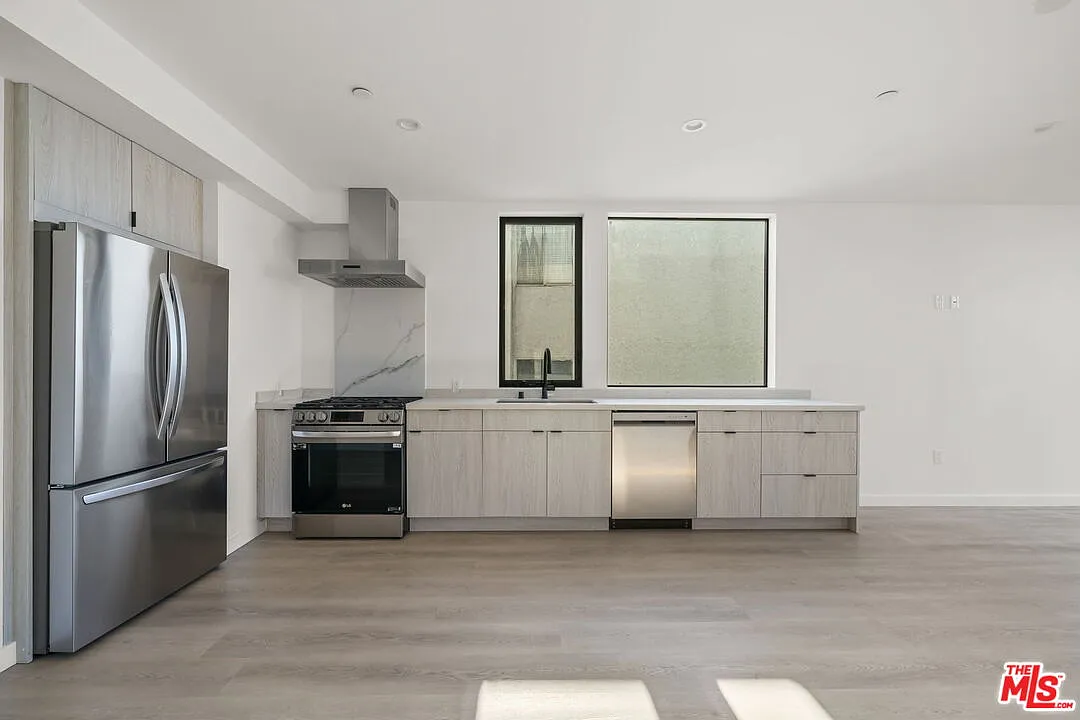 Building Photo - 3755 S Canfield Ave #101