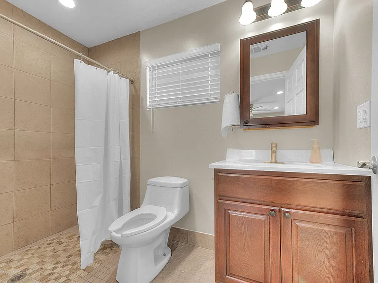 24600 Cypress St #24600A — Photo 32