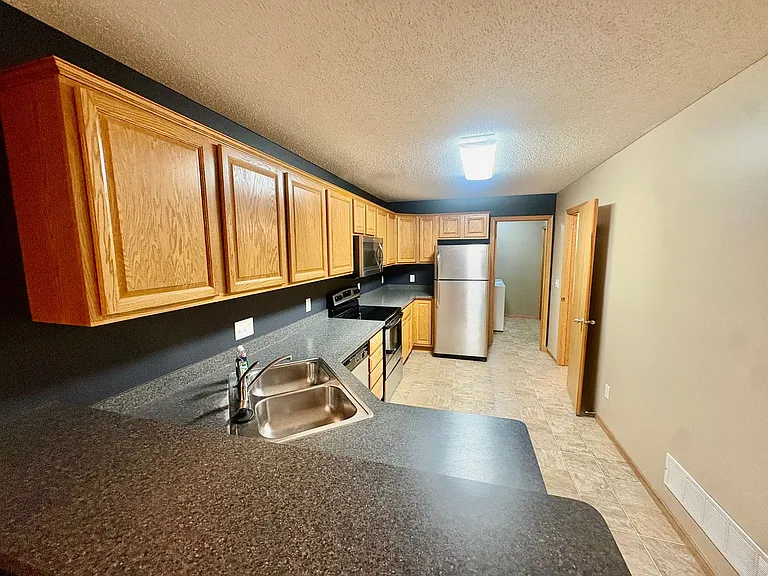 17119 Eastwood Ave — Photo 4