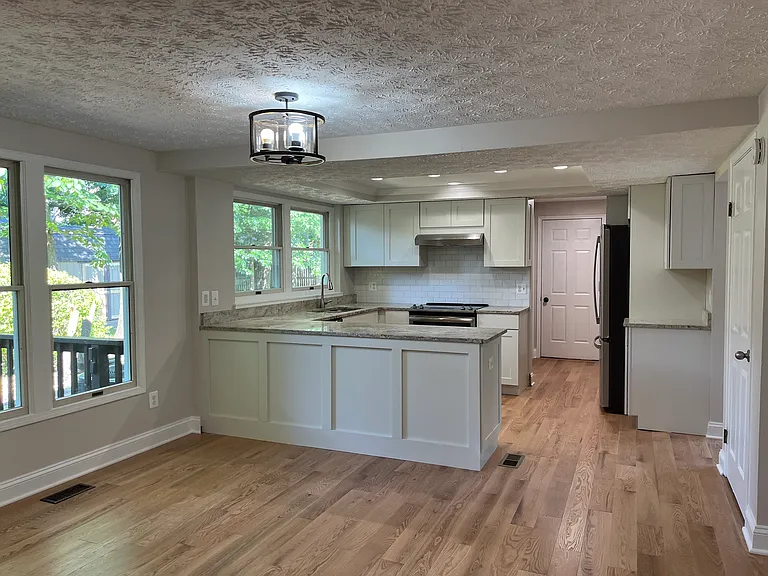 6333 Falling Brook Dr — Photo 2