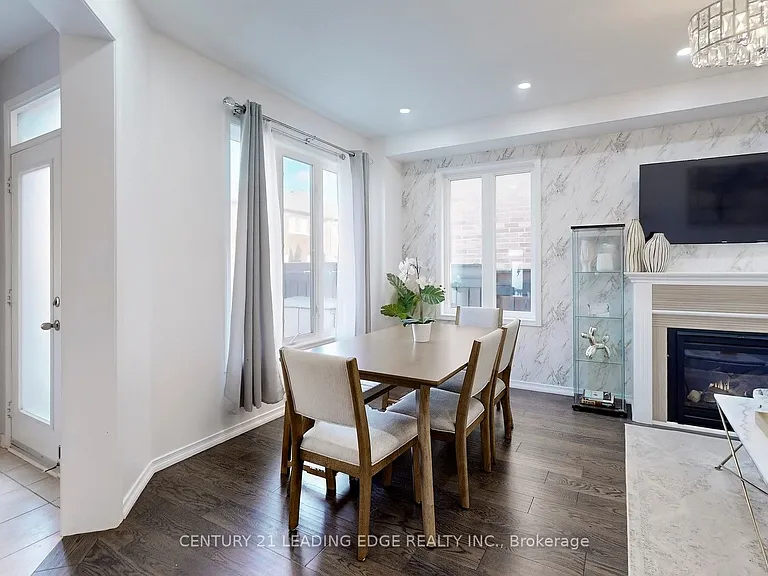 1574 Edgecroft Dr — Photo 9