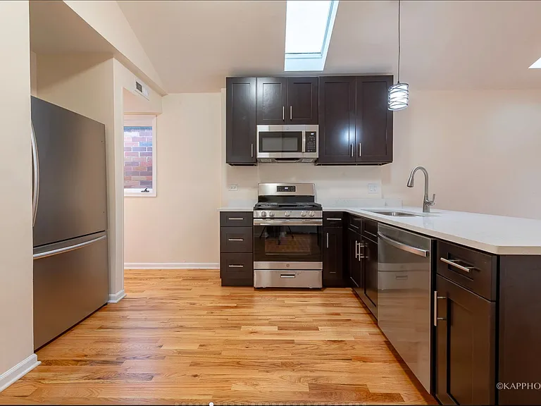 2435 W Polk St #3 — Photo 5