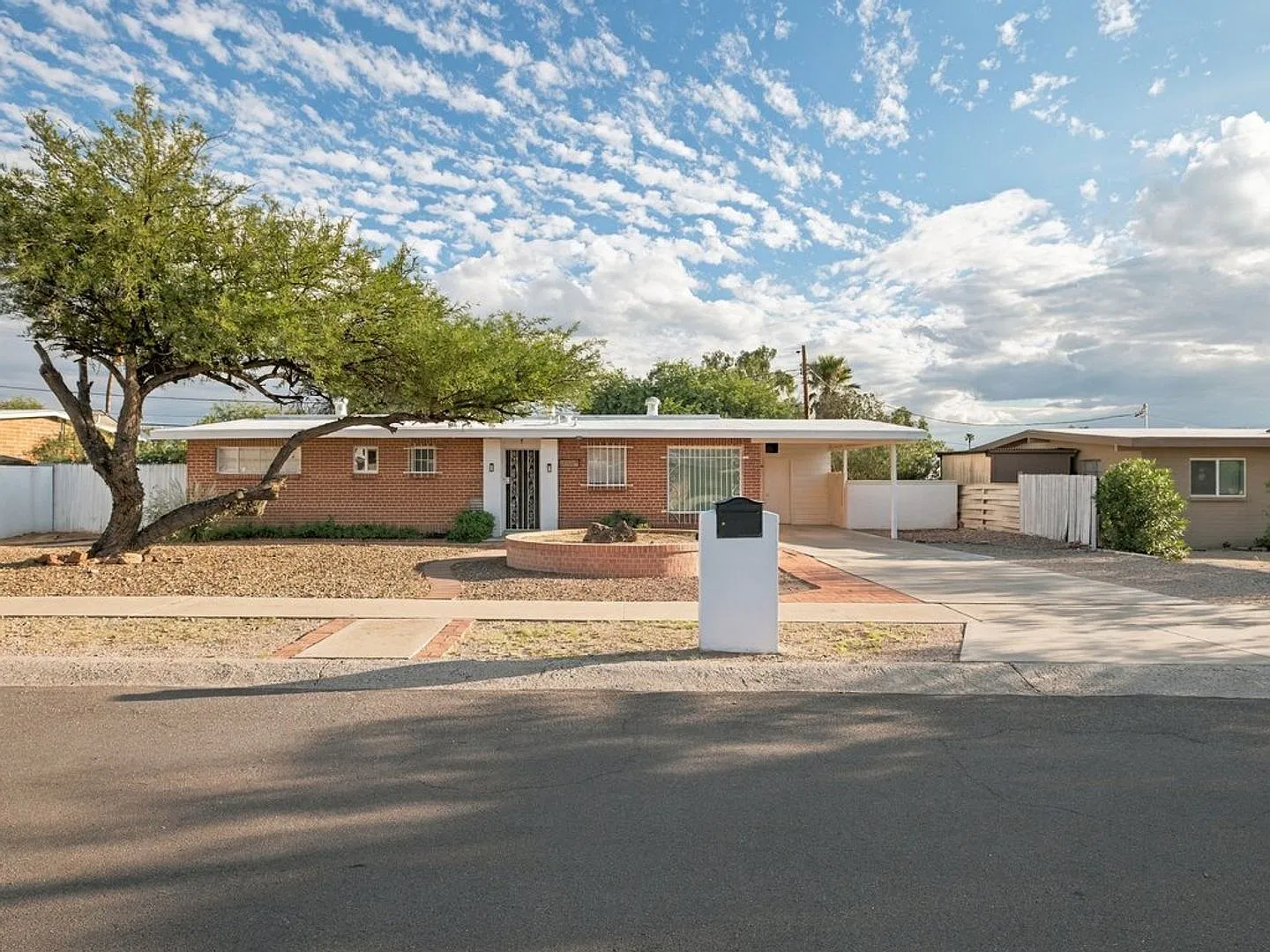 Spacious 3-Bedroom Home Near Shopping centers, Mall and Restaurants! — Photo 1