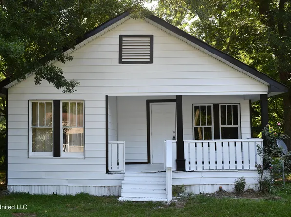 315 N 3rd St, Wiggins, MS 39577
