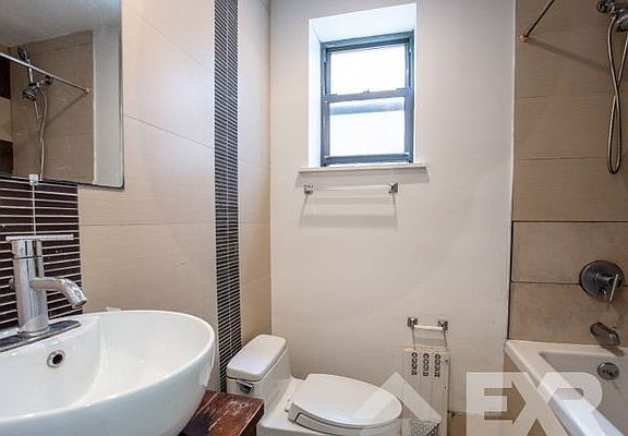 4th image of 1058 Bergen St