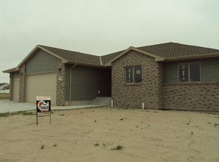 1027 Stonewood Ave, Grand Island, NE 68803