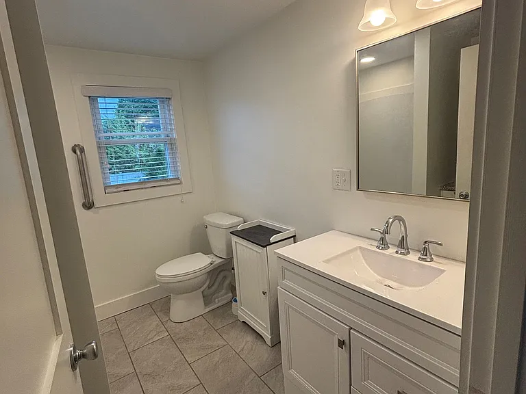 10 Manuel Ave — Photo 4