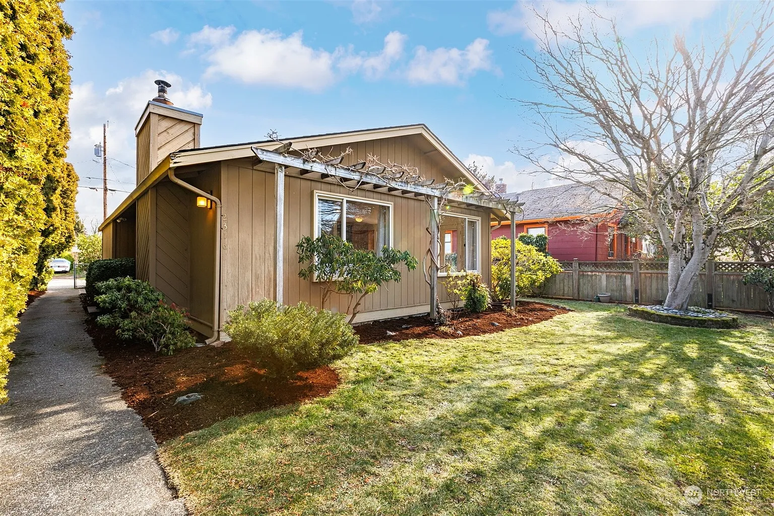 2316 Henry Street photo 1