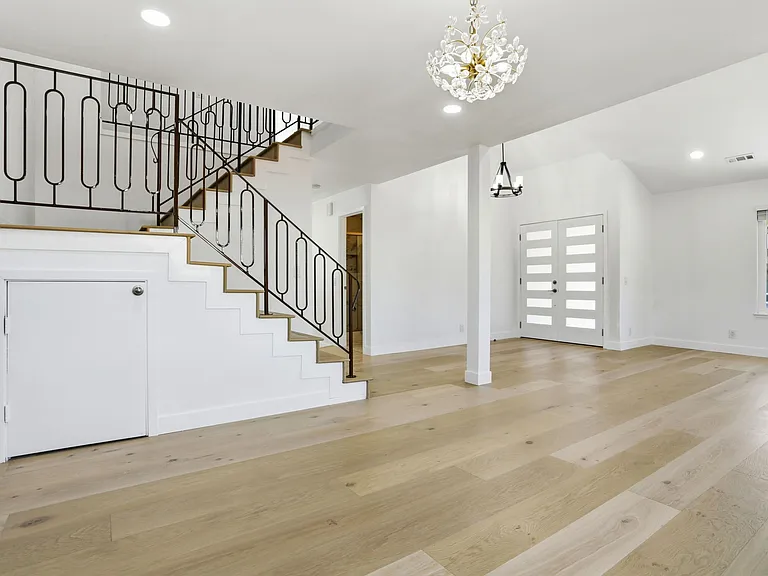 124 Erin Dr — Photo 5