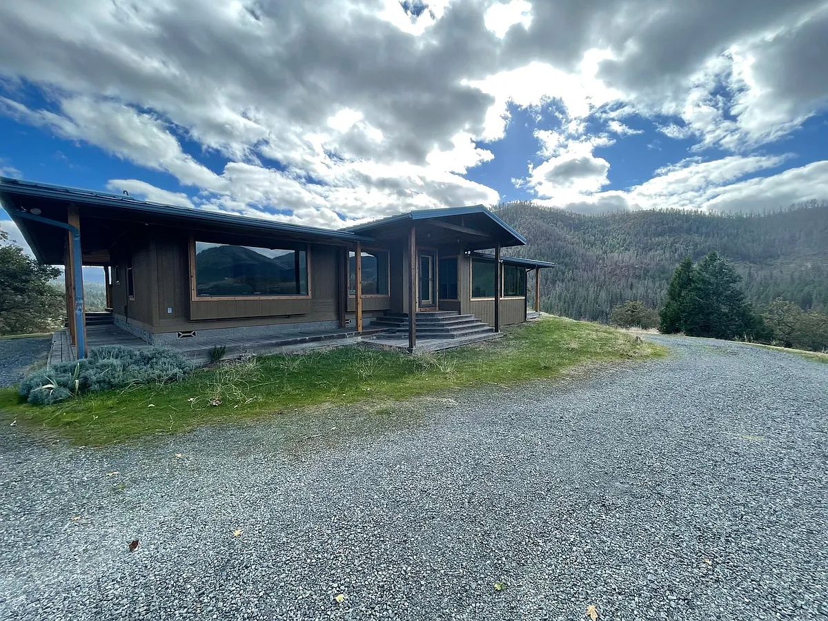 Building Photo - 2103 Little Applegate Rd