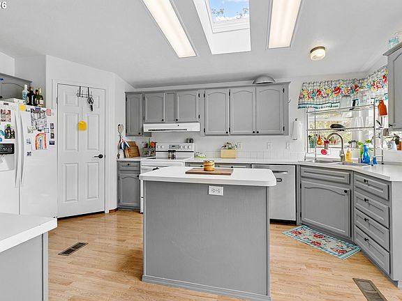 5th image of 32225 Bush Garden Dr