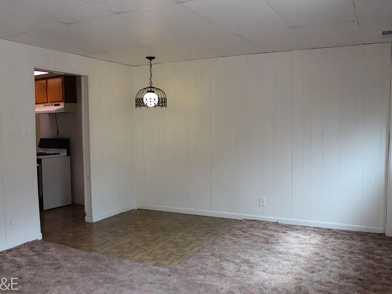 281 N 700 W — Photo 2