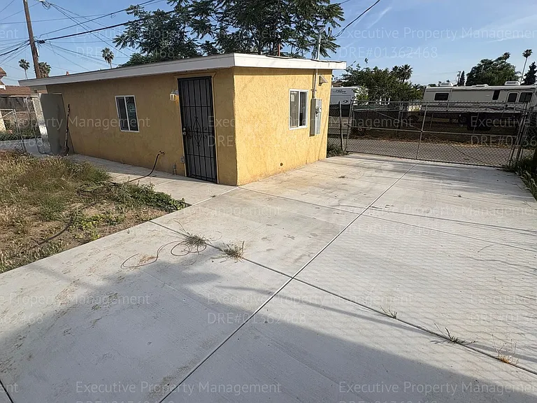 1118 Chico St — Photo 2