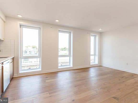 2nd image of 1416-22 Frankford Ave #406