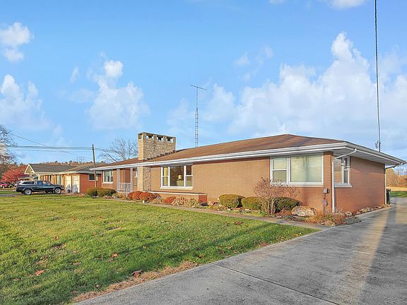 3rd image of 260 Sunset Dr NE