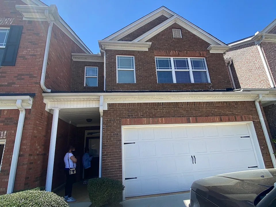 207 Green Bridge Ct #207