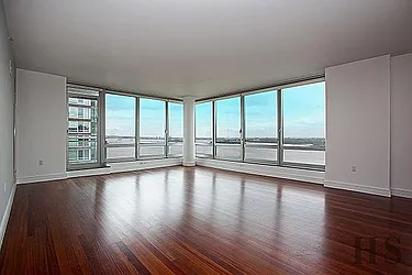 Rented by R New York