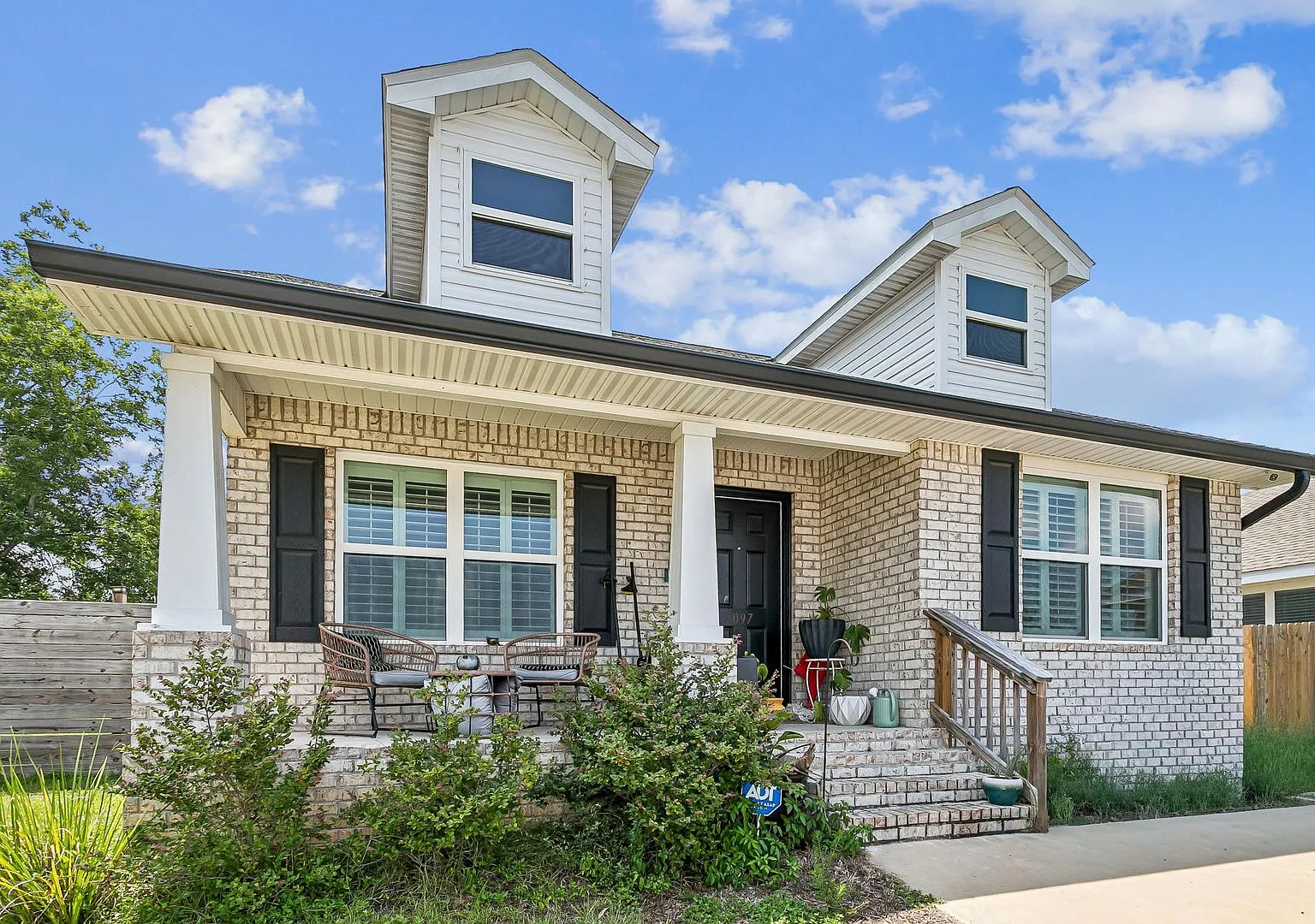 The Perfect Place to Call Home Spacious & Move-In Ready — Photo 1