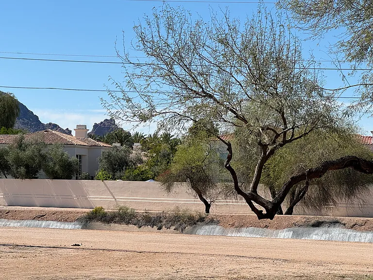 Camelback Mountain and Canal - off Large Patio