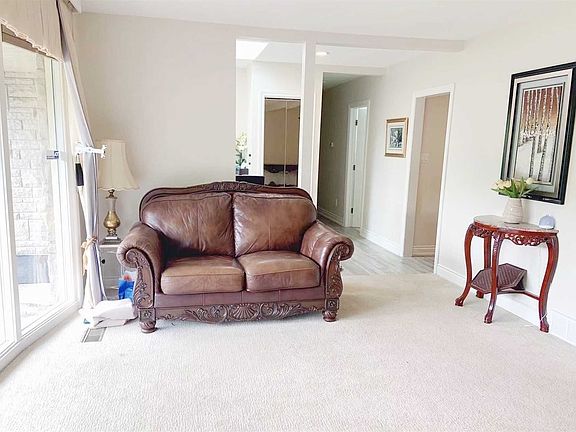 4th image of 1118 Falgarwood Dr