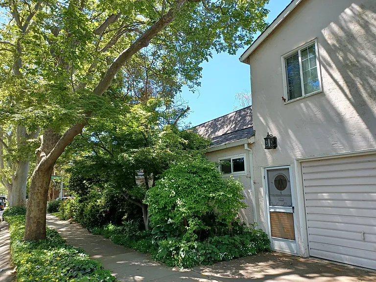Separate entrance on West Curtis Drive