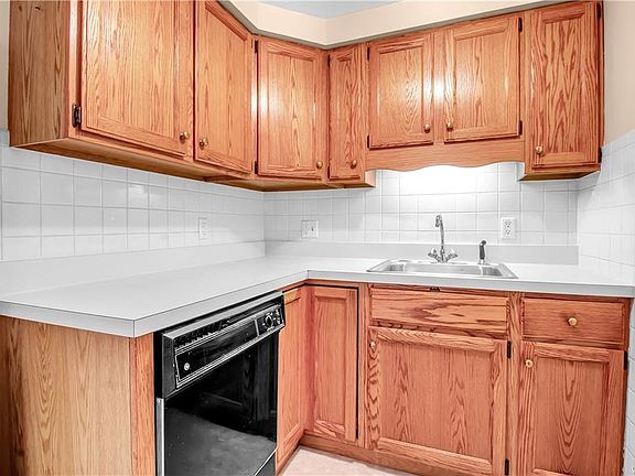 5th image of 157 Saint Lawrence Ave