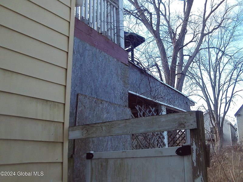 5th image of 430 Hulett Street