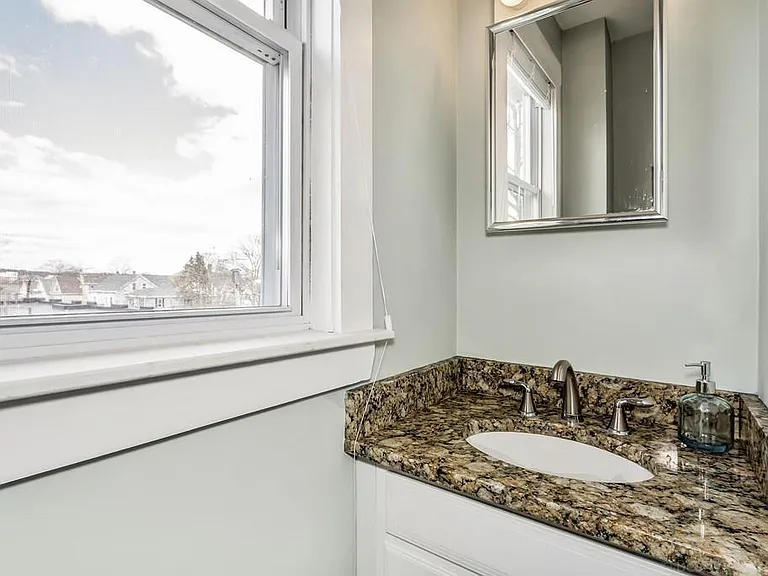 105 Adams St — Photo 9