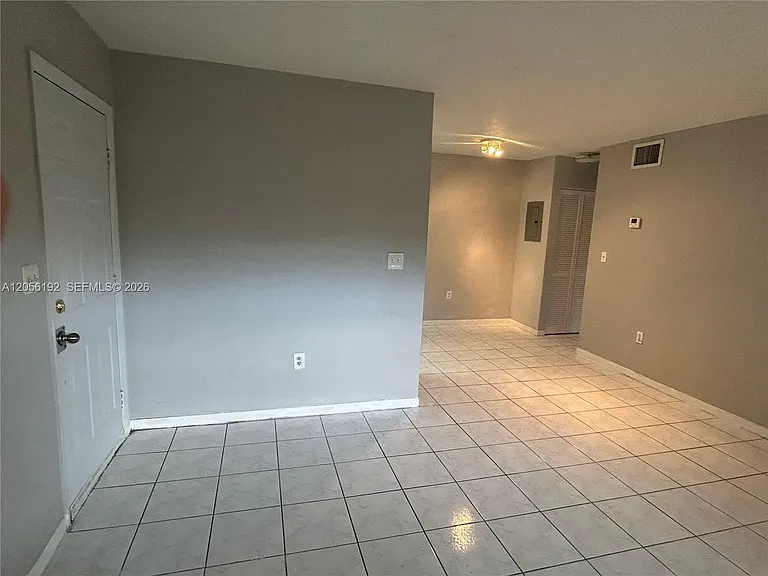 1925 Madison St #14 — Photo 8