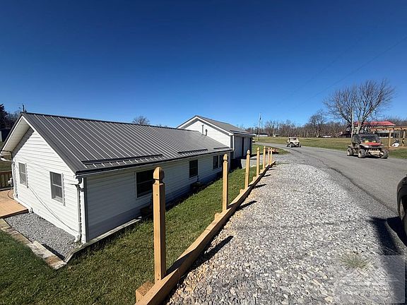 2nd image of 1021 Prosperity School Rd