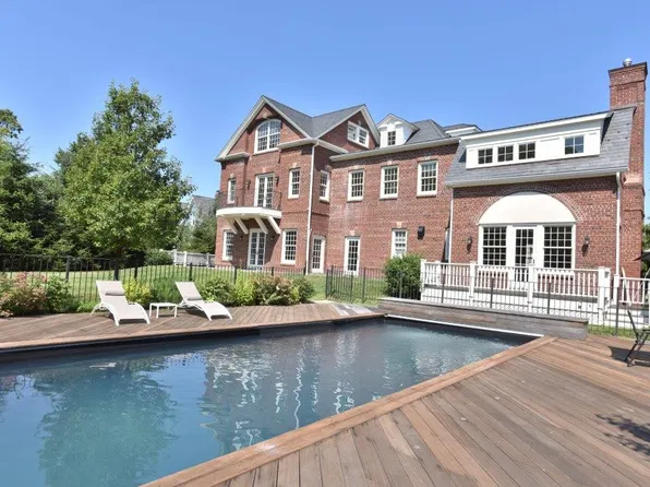 5020 Grosvenor Avenue image 7 of 8