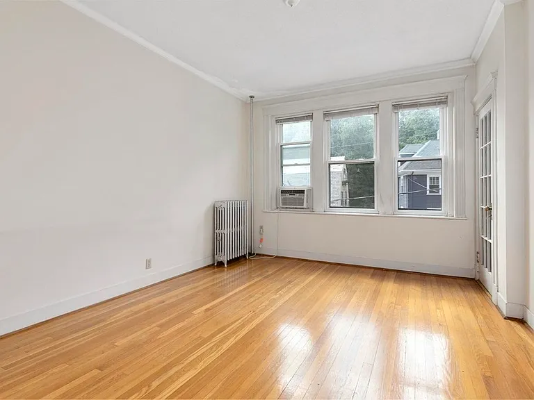 153 Strathmore Rd #5 — Photo 5