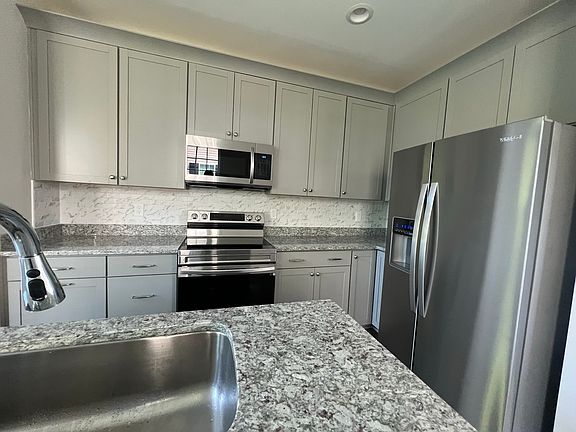 4th image of 1036 Abbott St #1