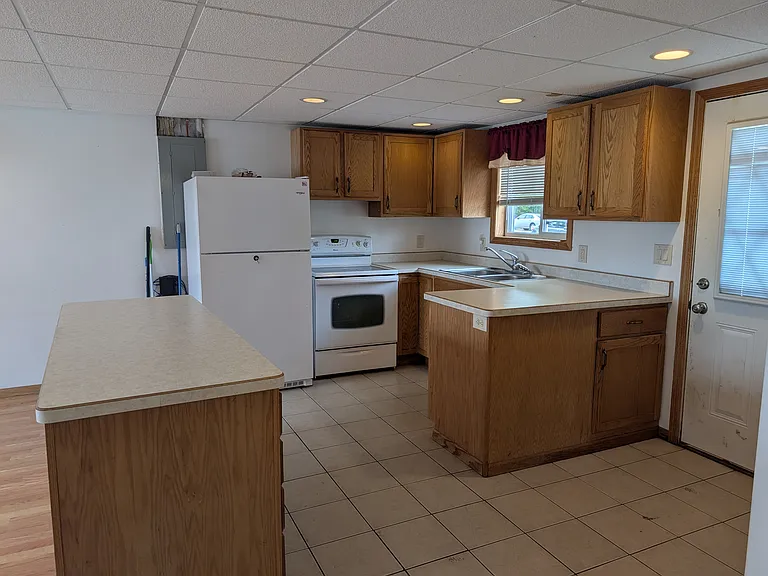 110 Elm St SW #A — Photo 7