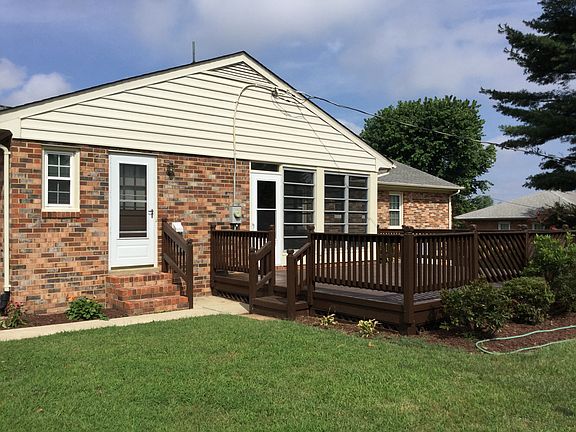 2nd image of 7484 Lexington Dr