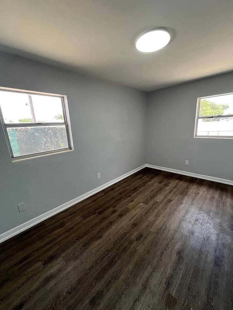 Spacious 4BR/1BA Lakeland Home with Screened Porch & Fenced Backyard! — Photo 3