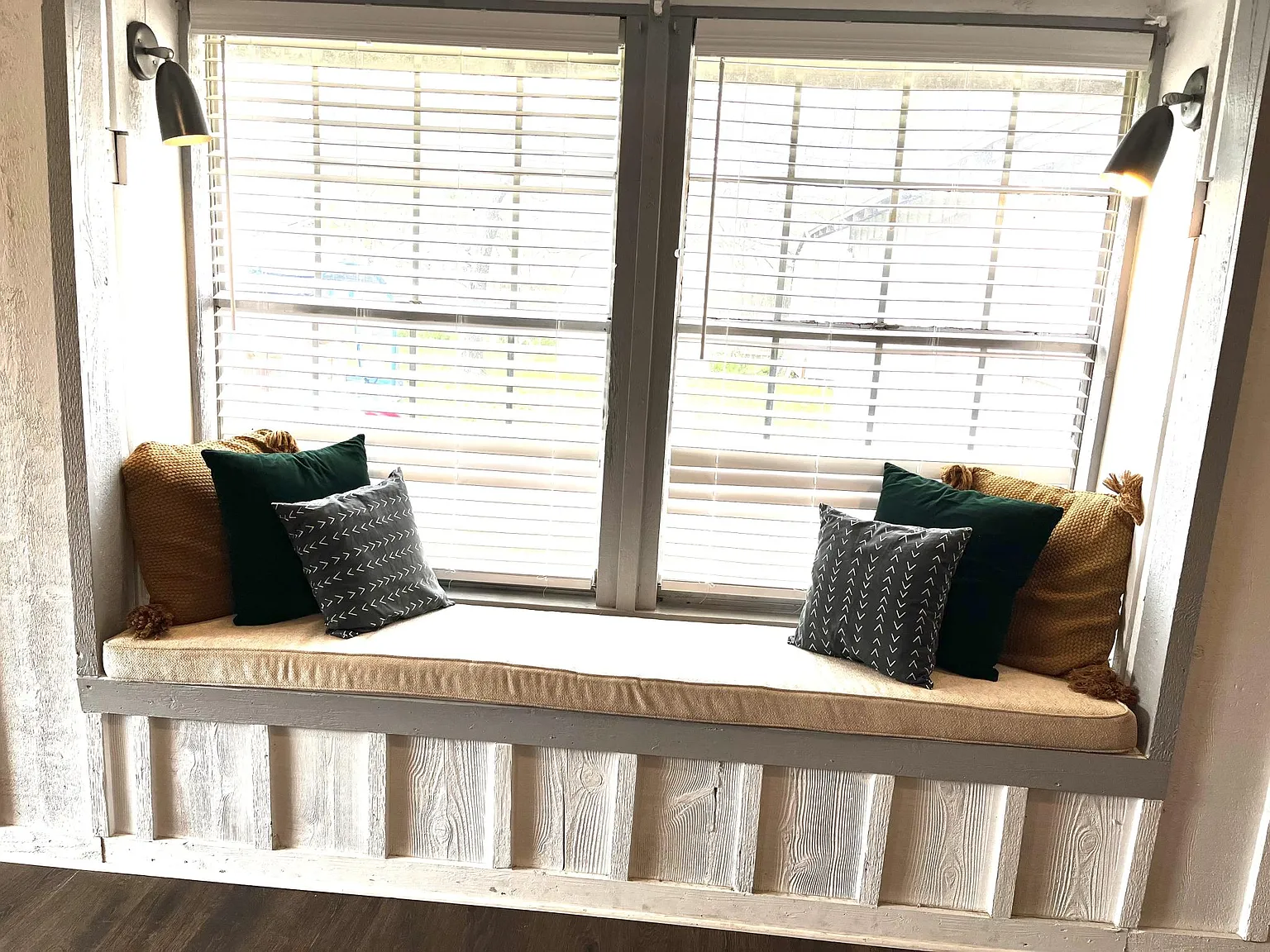 4 bed, 1996 sqft, $1,950 — Photo 2