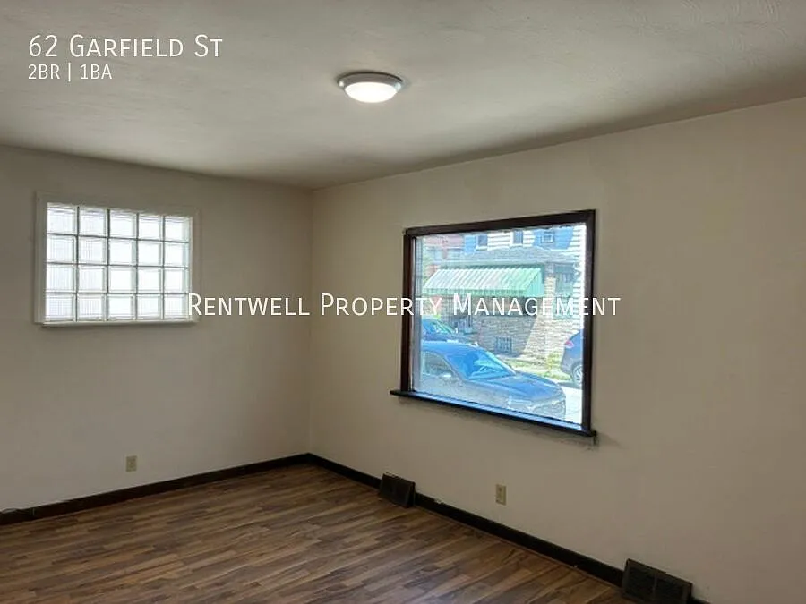 Charming 2-Bedroom Home with Spacious Yard & Sunroom — Photo 3