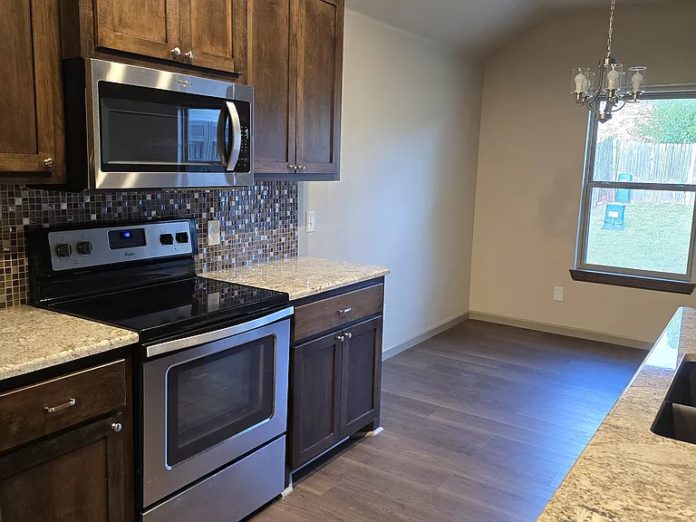 512 S Castle Ridge Ln — Photo 3