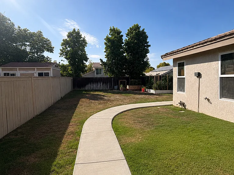 25420 Lacebark Dr — Photo 15