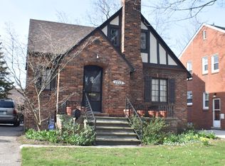 1713 Hampton Rd, Grosse Pointe Woods, MI 48236