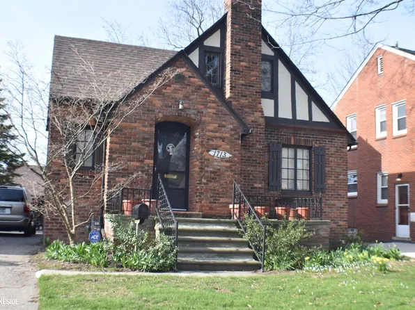 1713 Hampton Rd, Grosse Pointe Woods, MI 48236