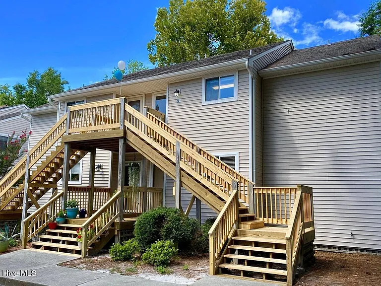 402 Forest Park Rd #D — Photo 2