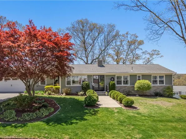 52 Woodhaven Blvd, North Providence, RI 02911