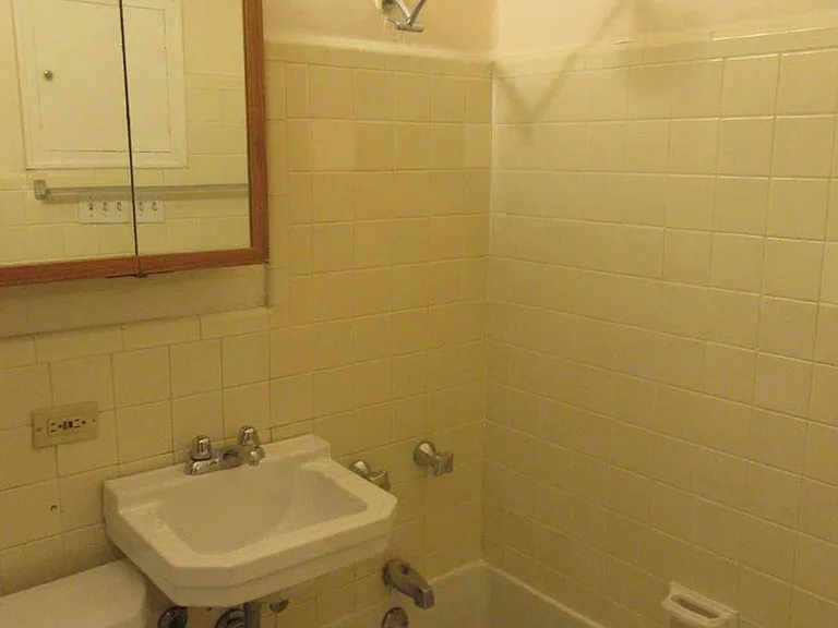 1982 N Prospect Ave #1B — Photo 8
