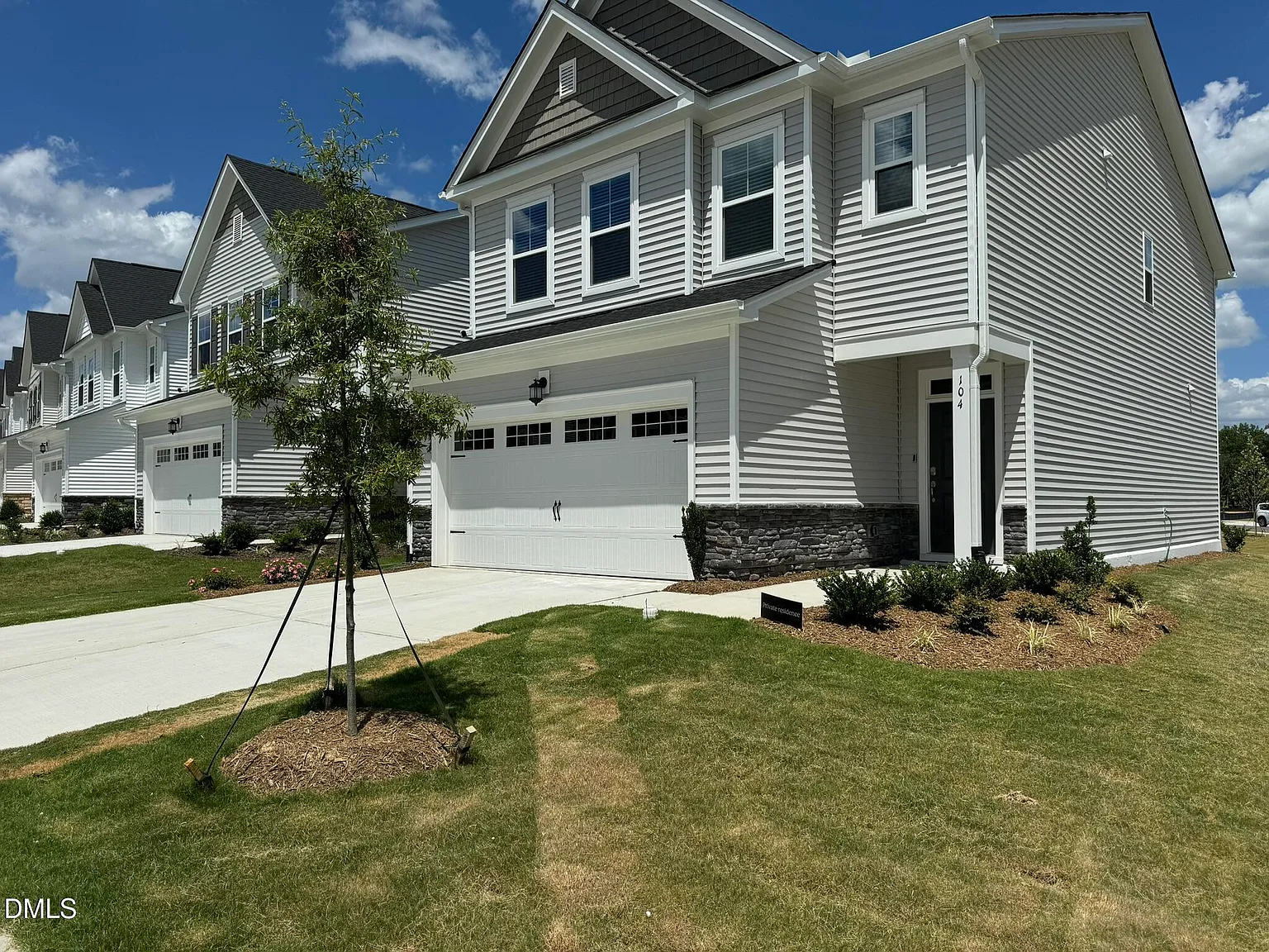 3 bed, 2.5 bath, 2060 sqft, $2,250 — Photo 2