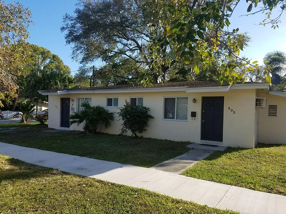 300 SW 10th Ave